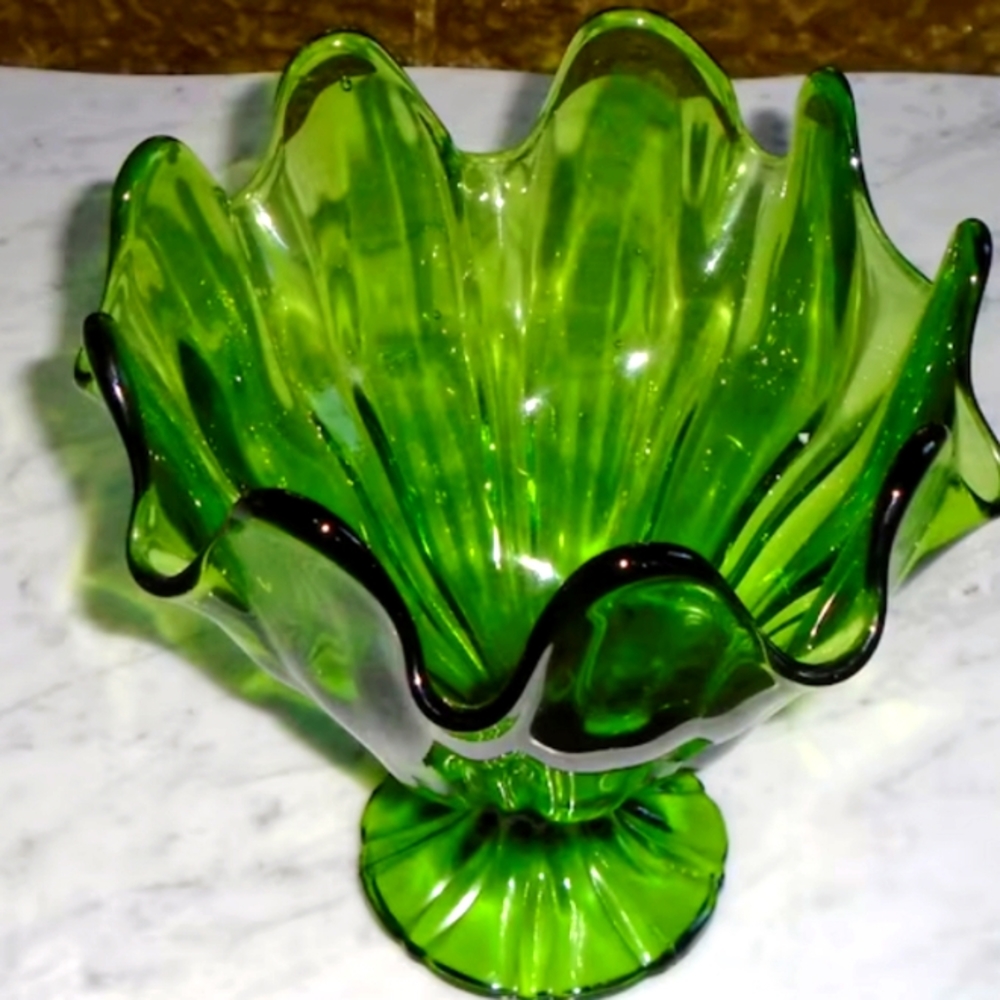 L.E. Smith Vintage Handkerchief Vase